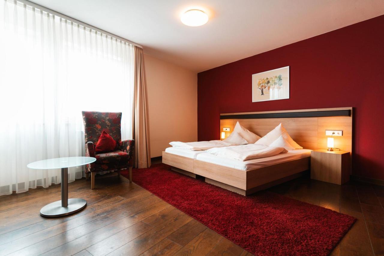 Landhotel und Weingasthof Schwarzer Adler Wiesenbronn Exterior foto